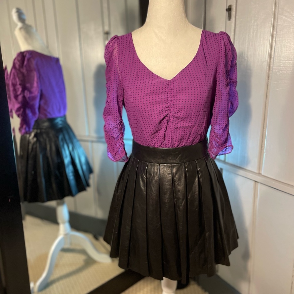 Alice + Olivia black pleated leather skirt